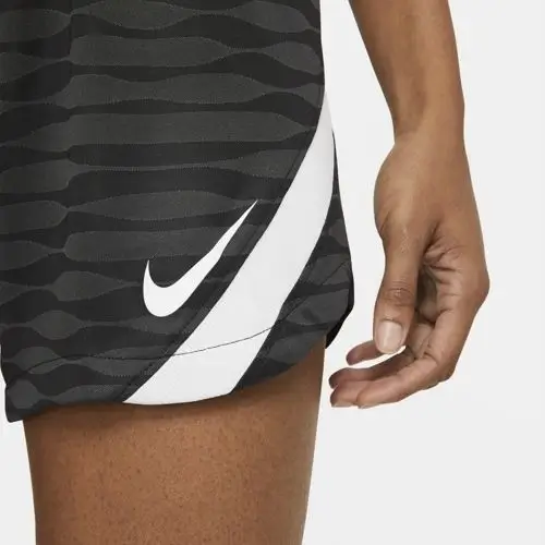 Nike Dri-Fit Strike 21 Siyah Kadın Şort - CW6095-010